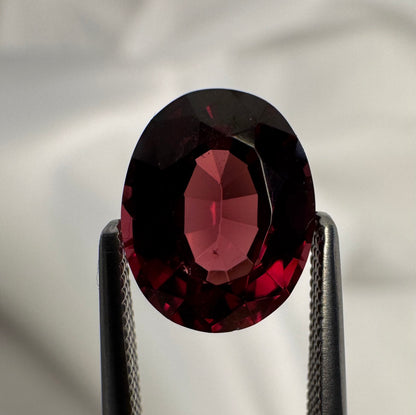 Rhodolite Garnet | Purplish Red | Oval Cut | 2.935 ct