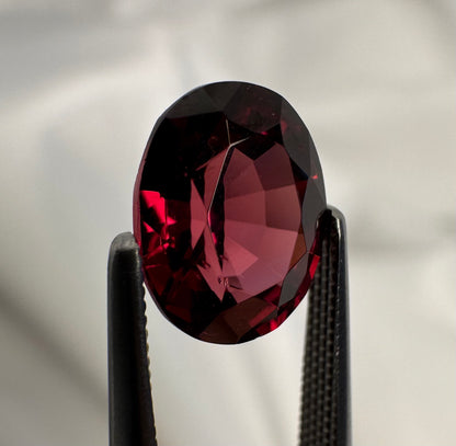 Rhodolite Garnet | Purplish Red | Oval Cut | 2.935 ct