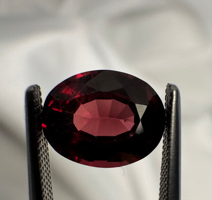 Rhodolite Garnet | Purplish Red | Oval Cut | 2.935 ct