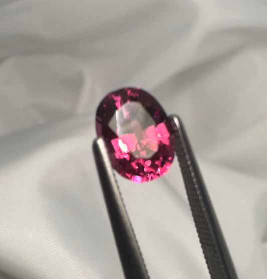 Rhodolite Garnet | Purplish Red |  Oval Cut | 1.635 ct