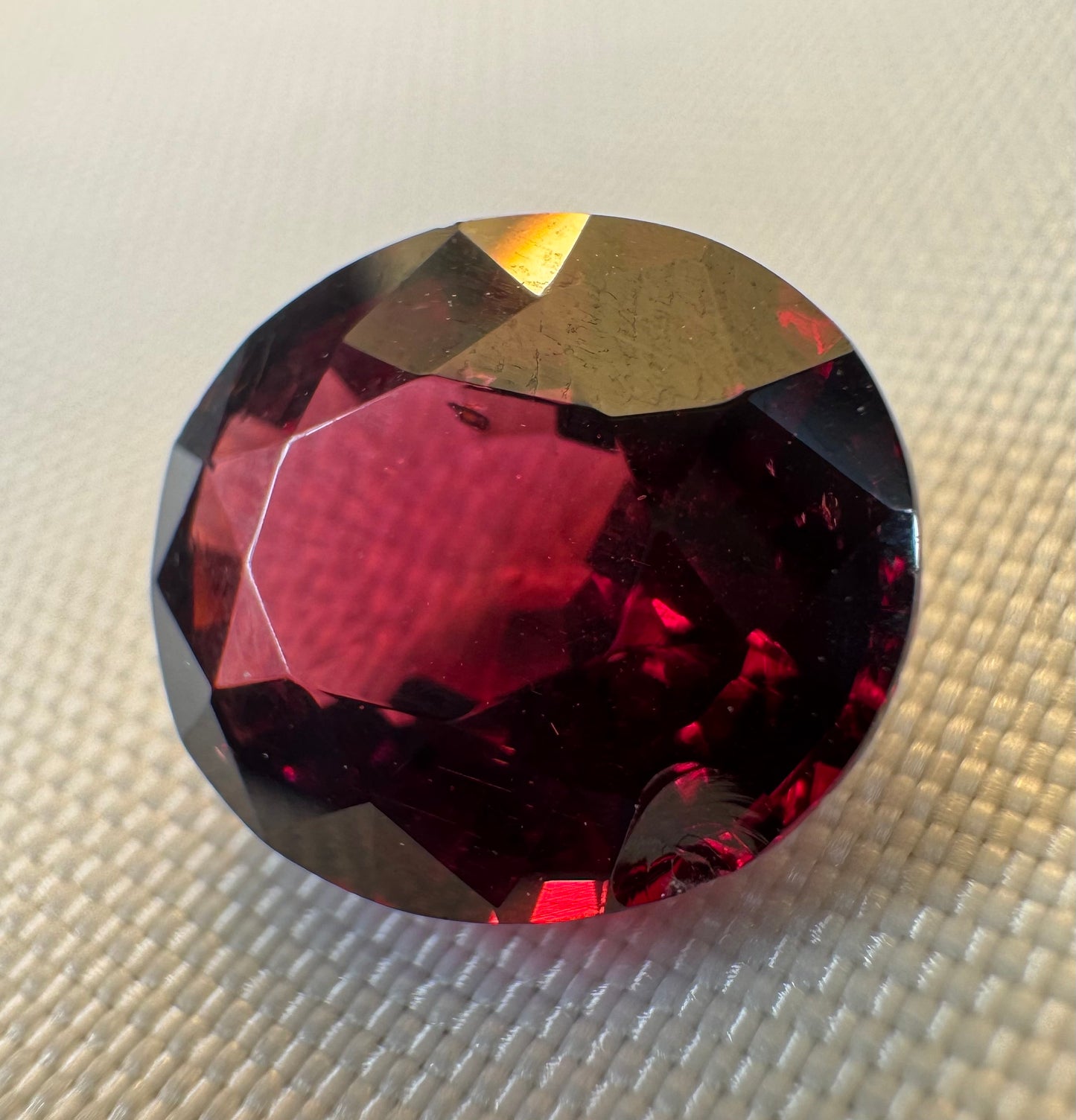 GIA Certified | Natural Pyrope-Almandine Garnet | Red | Oval Cut | 5.420 ct