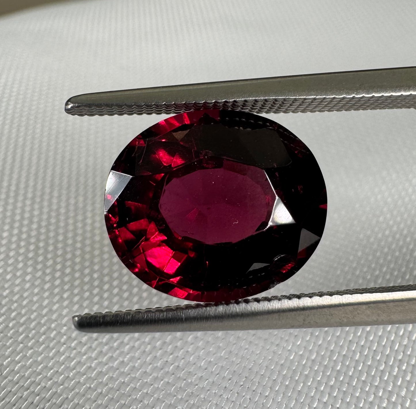 GIA Certified | Natural Pyrope-Almandine Garnet | Red | Oval Cut | 5.420 ct