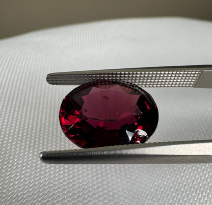 GIA Certified | Natural Pyrope-Almandine Garnet | Red | Oval Cut | 5.420 ct