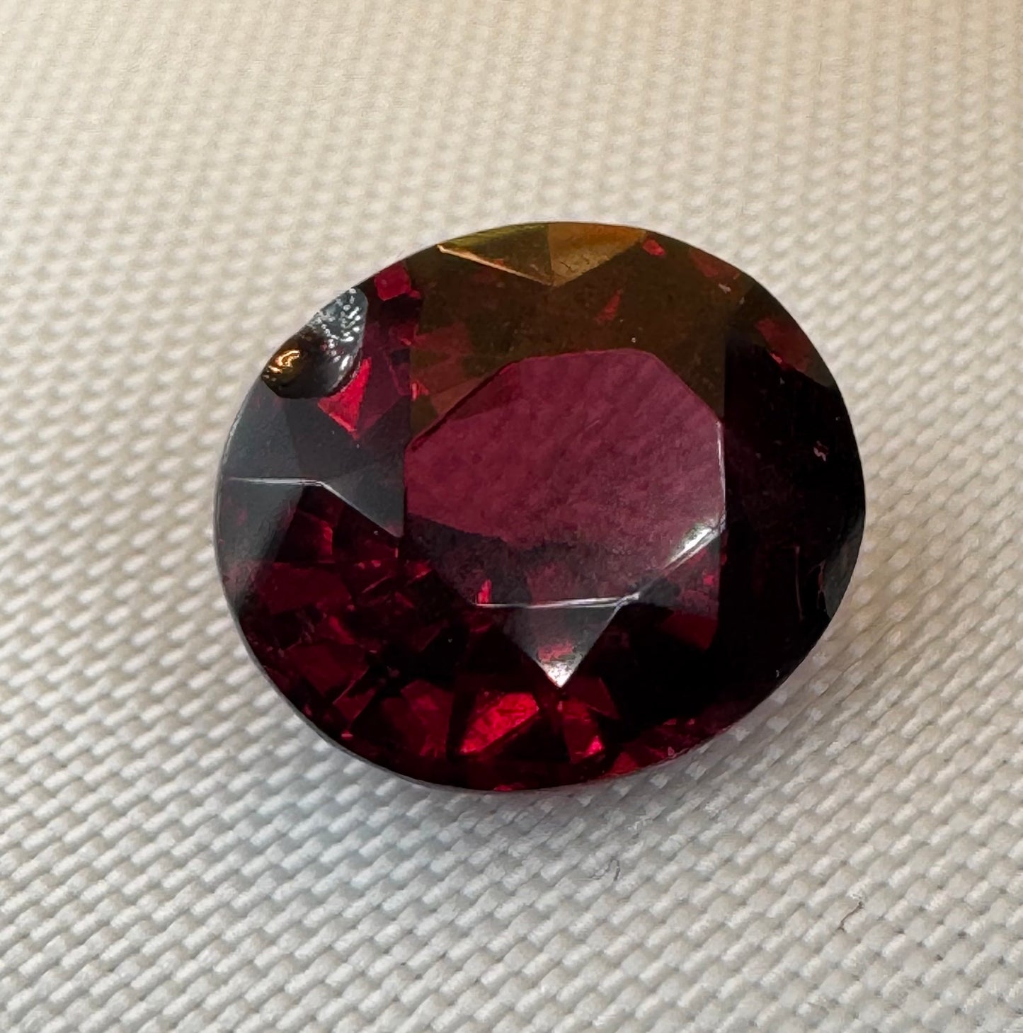 GIA Certified | Natural Pyrope-Almandine Garnet | Red | Oval Cut | 5.420 ct