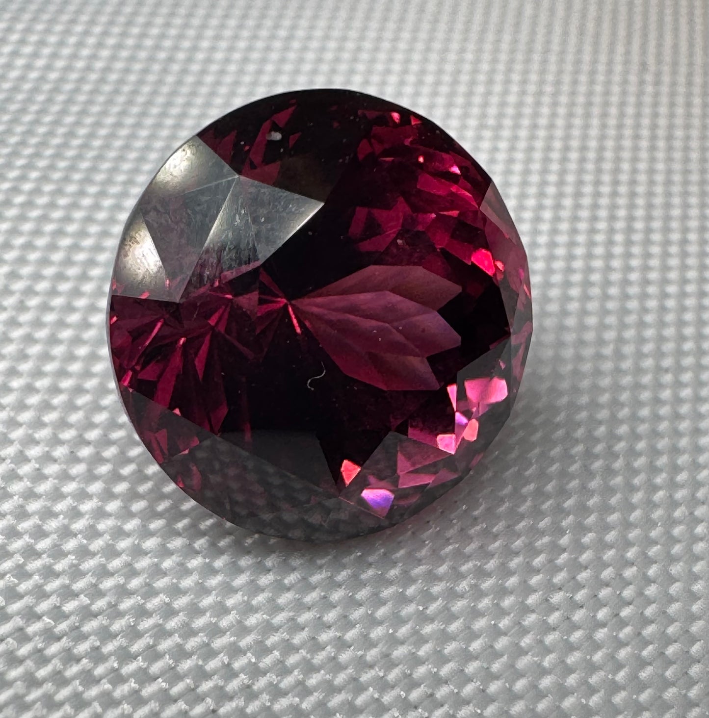 GIA Certified |Natural Pyrope-Almandine Garnet |PurplishRed |Round |8.74 ct