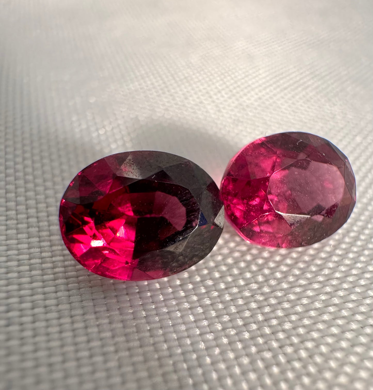 Matching Rhodolite Garnet Pair | Purplish Red | Oval Cut | 4.515 ctw