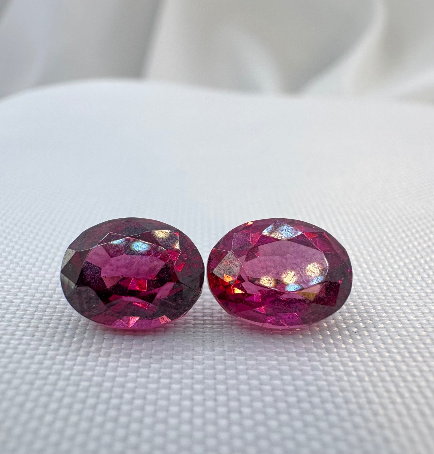 Matching Rhodolite Garnet Pair | Purplish Red | Oval Cut | 4.515 ctw