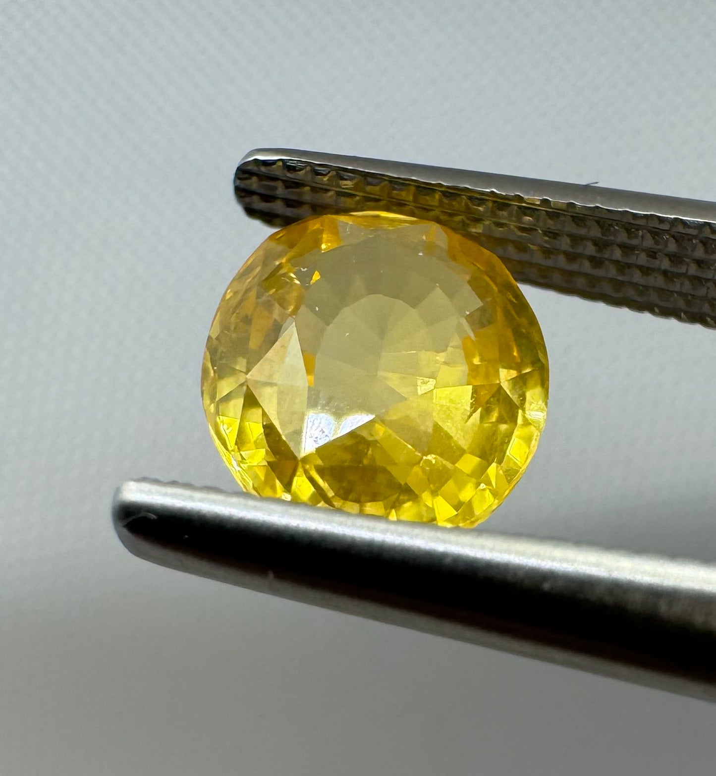 Natural Yellow Sapphire - 1.67ct - Oval Mixed Cut