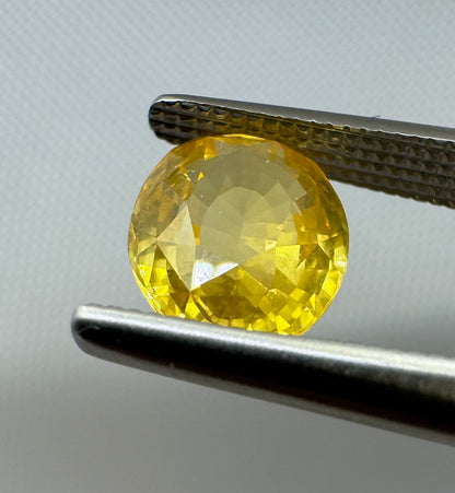 Natural Yellow Sapphire - 1.67ct - Oval Mixed Cut