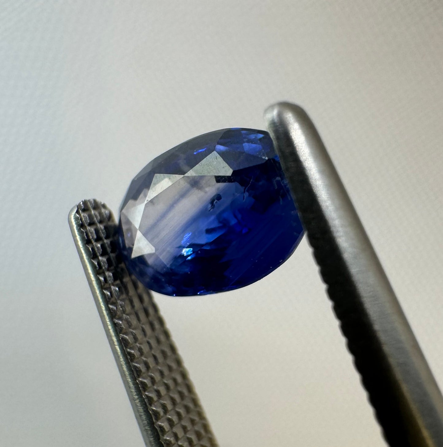 Natural Blue Sapphire - 0.97ct - Oval Mixed Cut