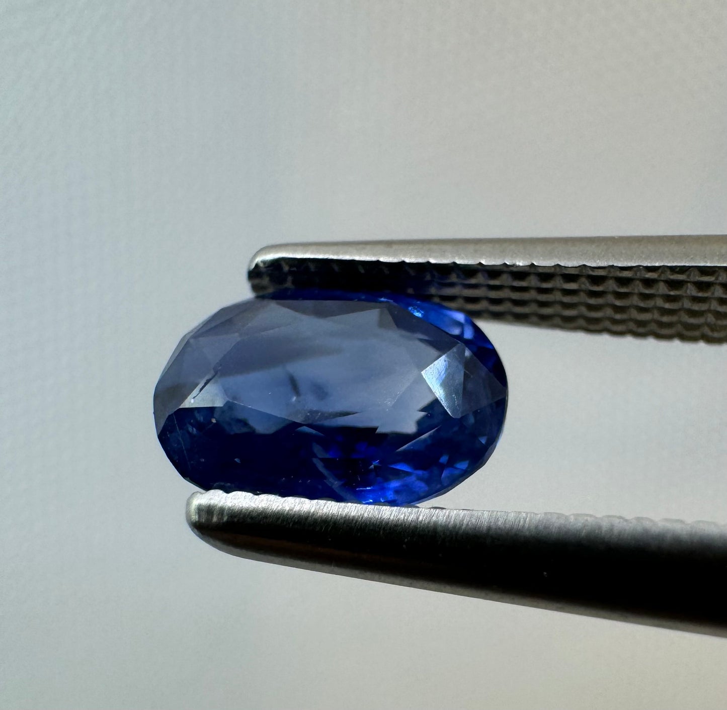 Natural Blue Sapphire - 0.97ct - Oval Mixed Cut