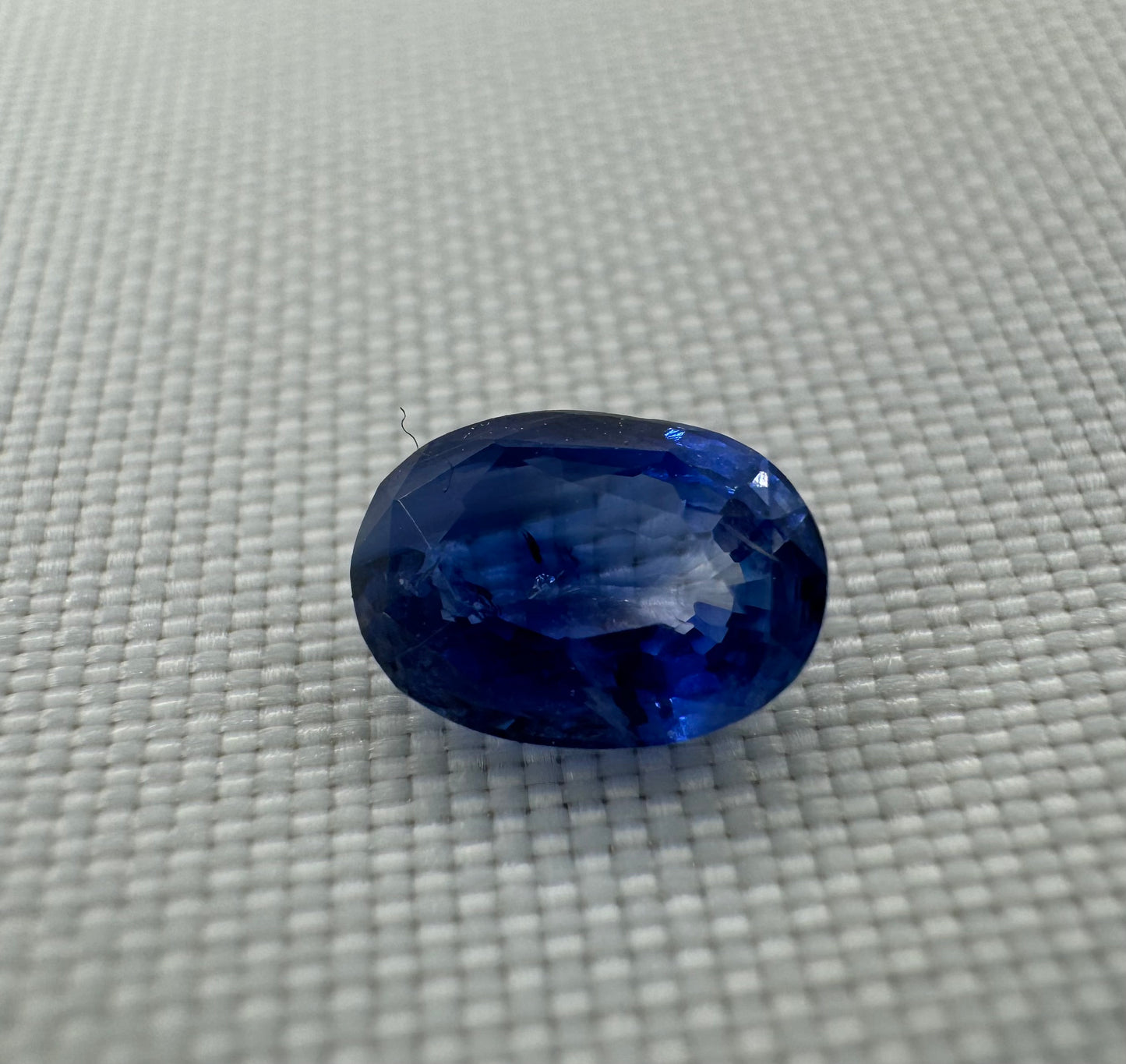 Natural Blue Sapphire - 0.97ct - Oval Mixed Cut